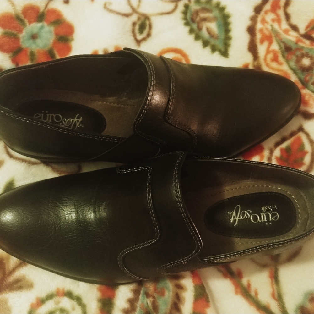 Boots - Picture 3 of 3